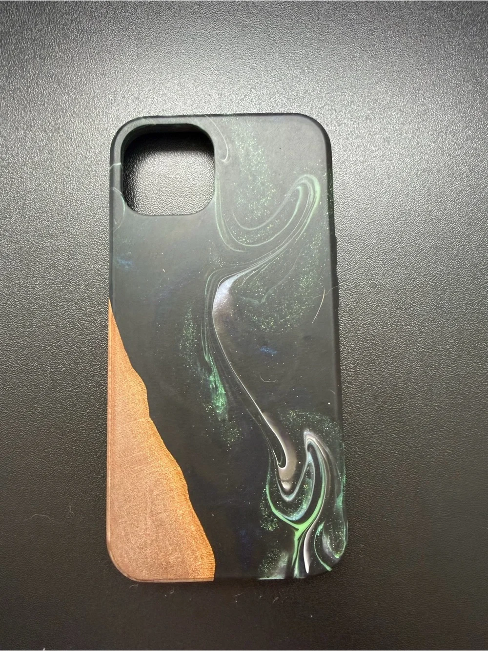 NWOT Carved Traveler iPhone 13/14 Live Edge Phone Cases Wood Resin MagSafe